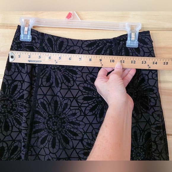 East 5th Black Velvet Floral A-Line Skirt. Vintage Velvet Floral Skirt Y2K - Picture 10 of 12